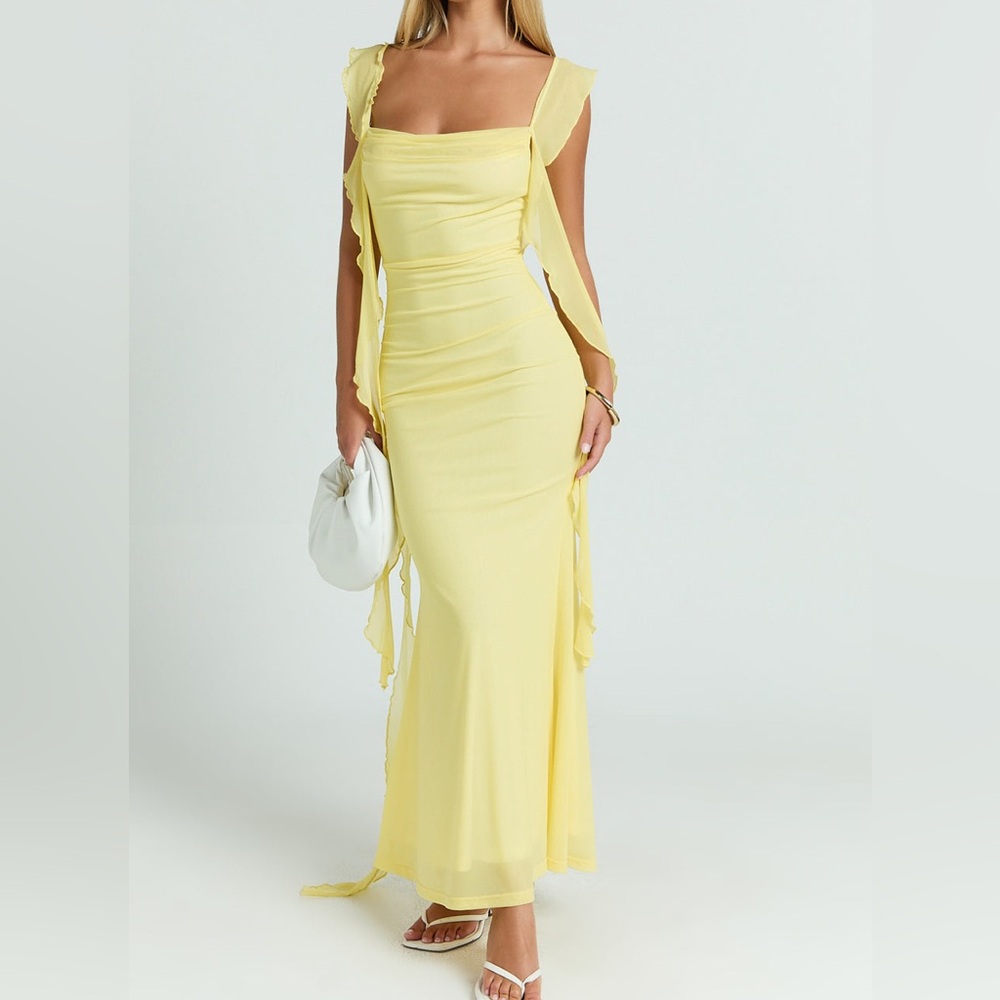 NWT Yellow maxi dress with ruffles